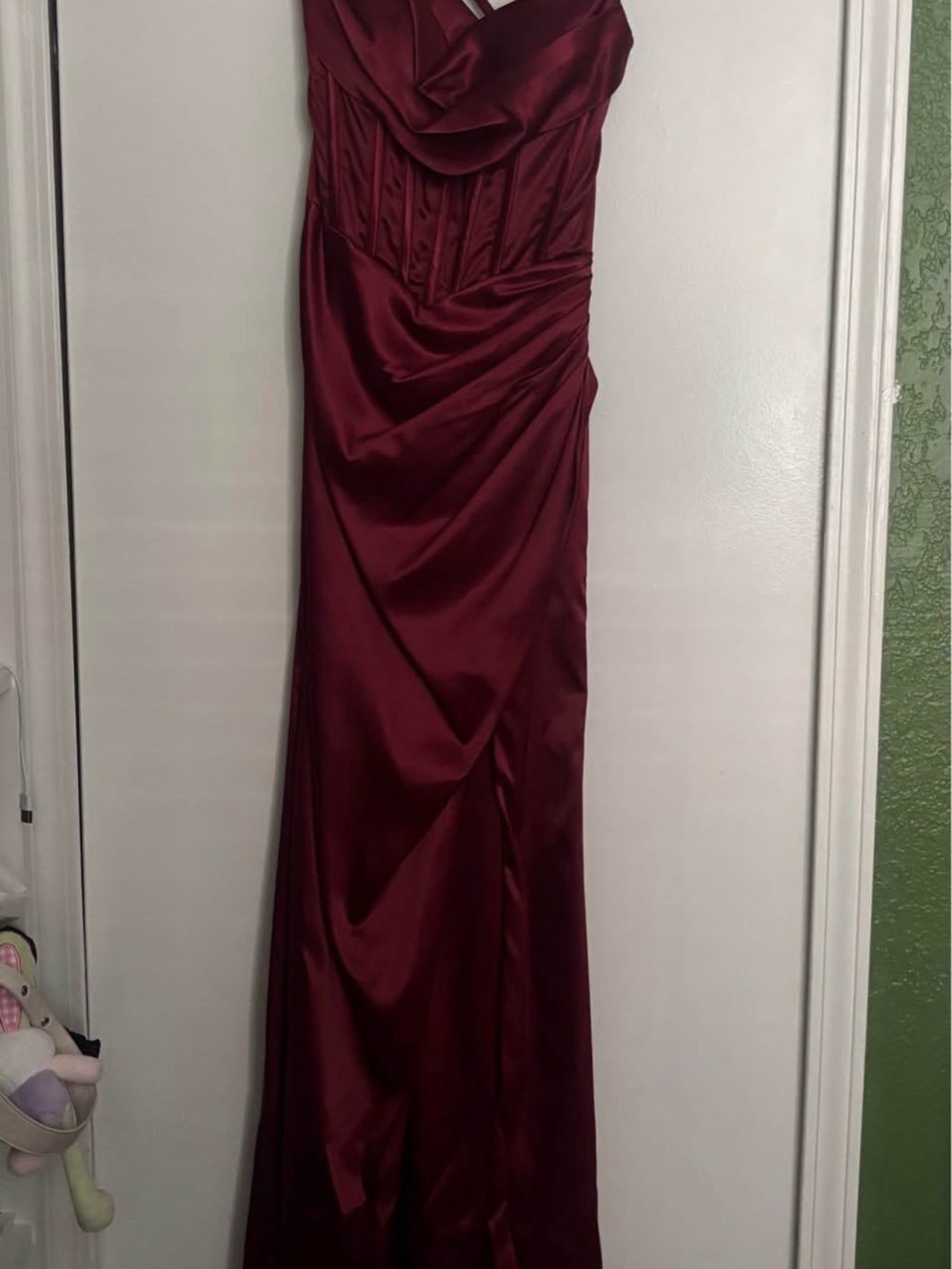 Elegant Strapless Satin Evening Gown in Deep Burgundy